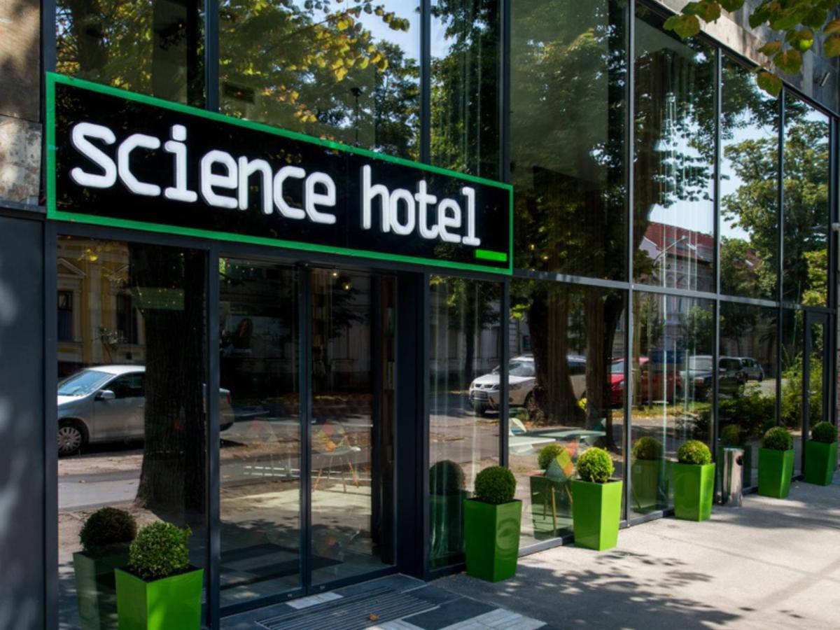 Science Hotel Szeged Buitenkant foto